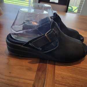 MEPHISTO Womens Size 8.5 US / 39 EU Black Open Peep Toe Mule Wedge Suede Sandals